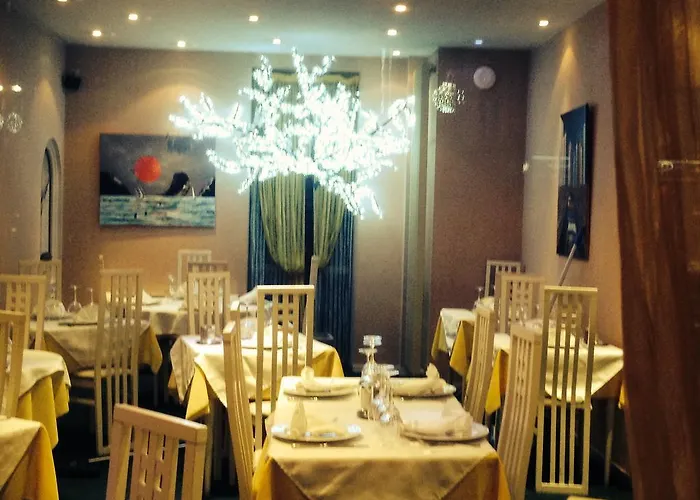 Hotell Le Faisan Montluçon