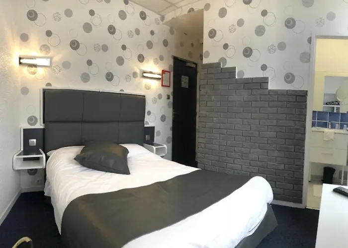 Hotell Le Faisan Montluçon