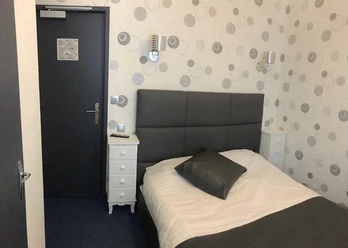 Hotell Le Faisan Montluçon